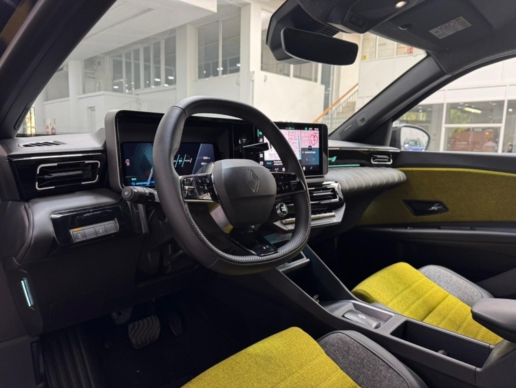 Renault 5 E-Tech 150 Comfort Range Iconic Five foto 7